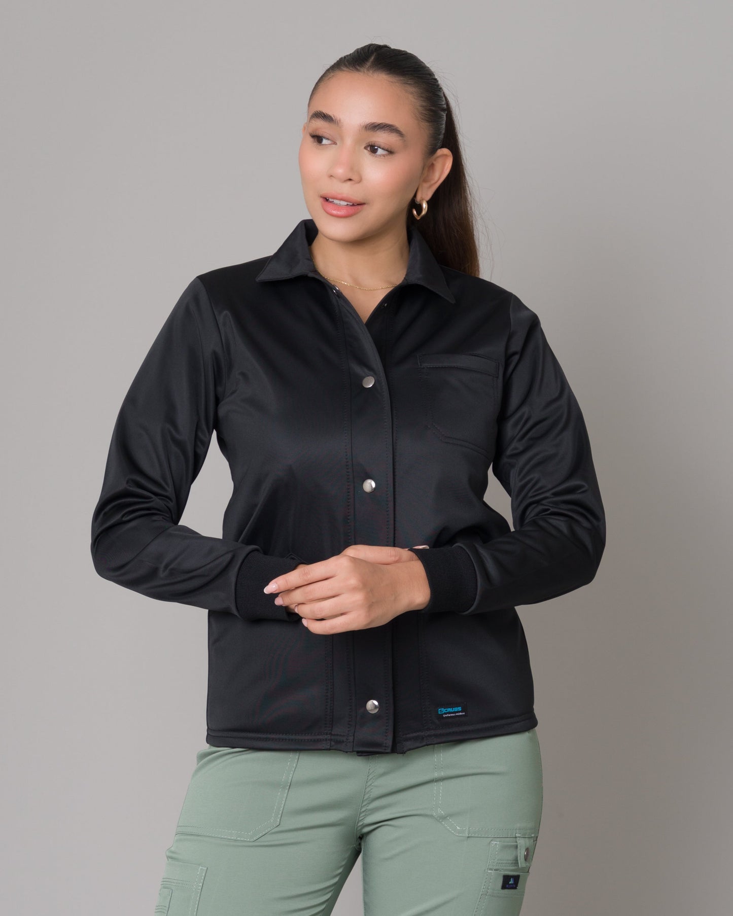 Cardigan Clínico Con Broches Negro