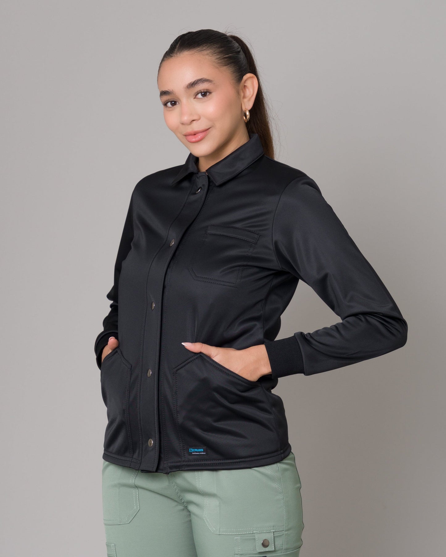 Cardigan Clínico Con Broches Negro