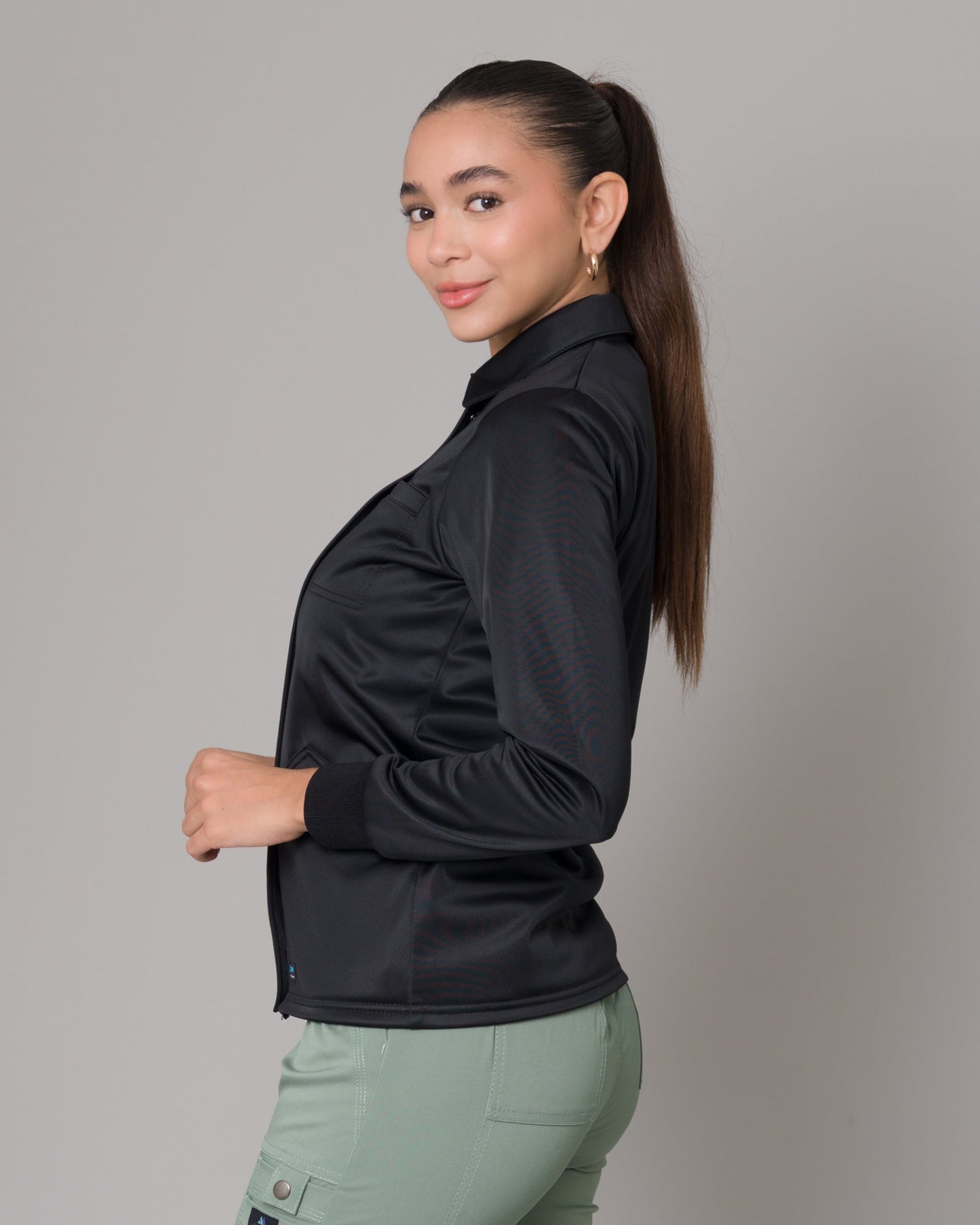 Cardigan Clínico Con Broches Negro