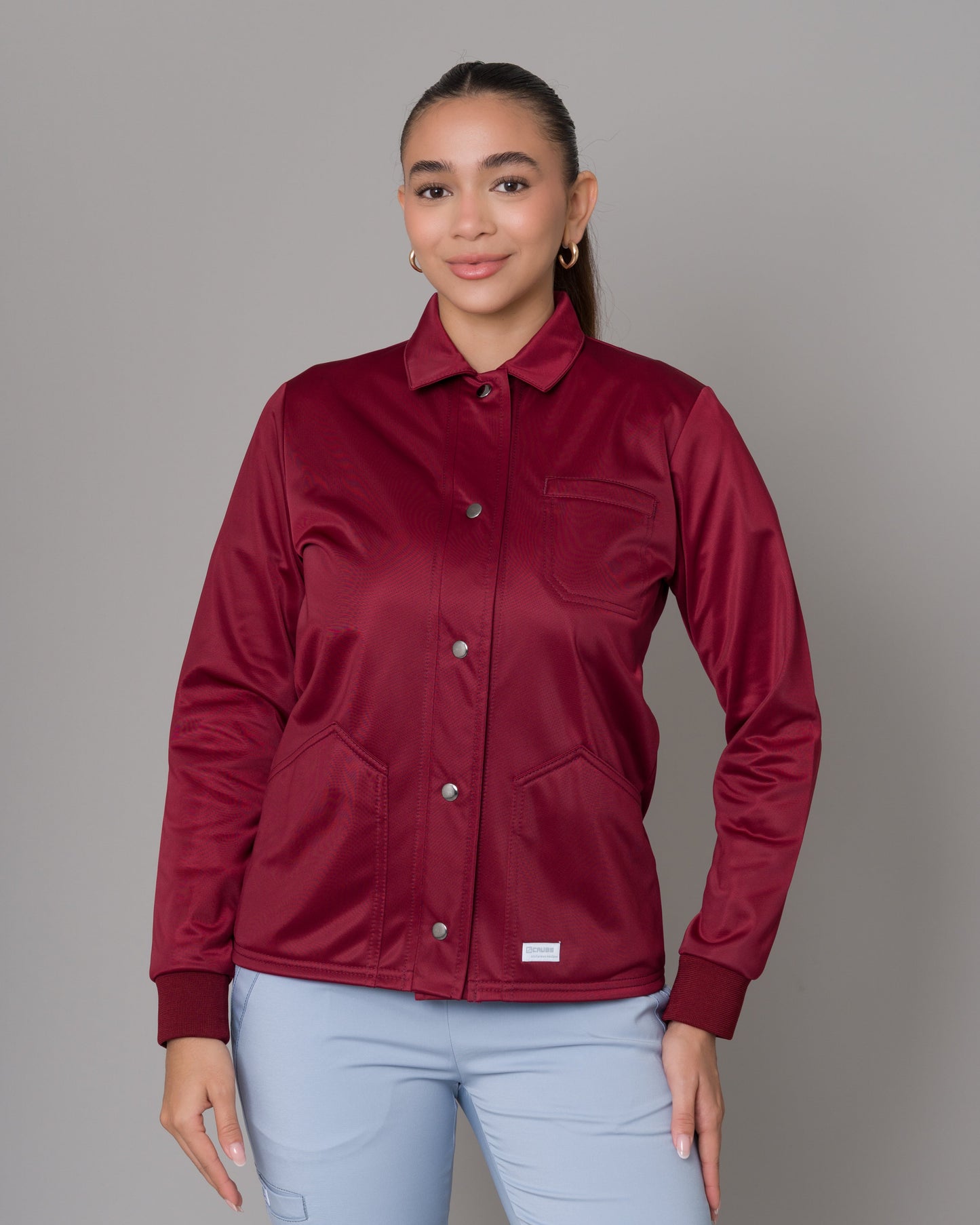 Cardigan Clínico Con Broches Guinda