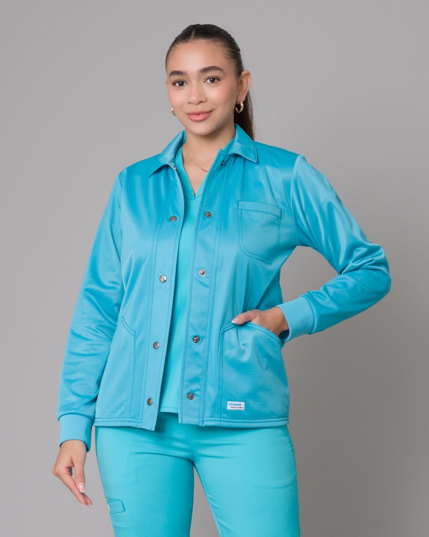 Cardigan Clínico Con Broches Turquesa