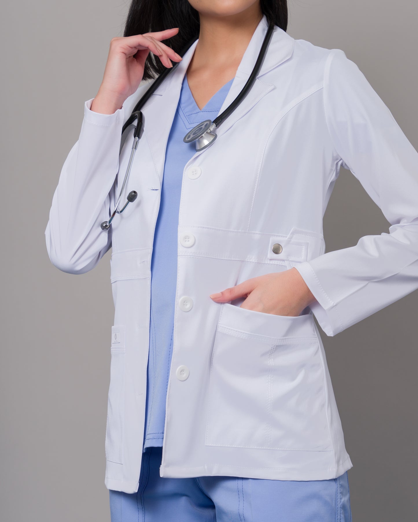 Bata Médica Allynta D-02 Blanco (mujer)