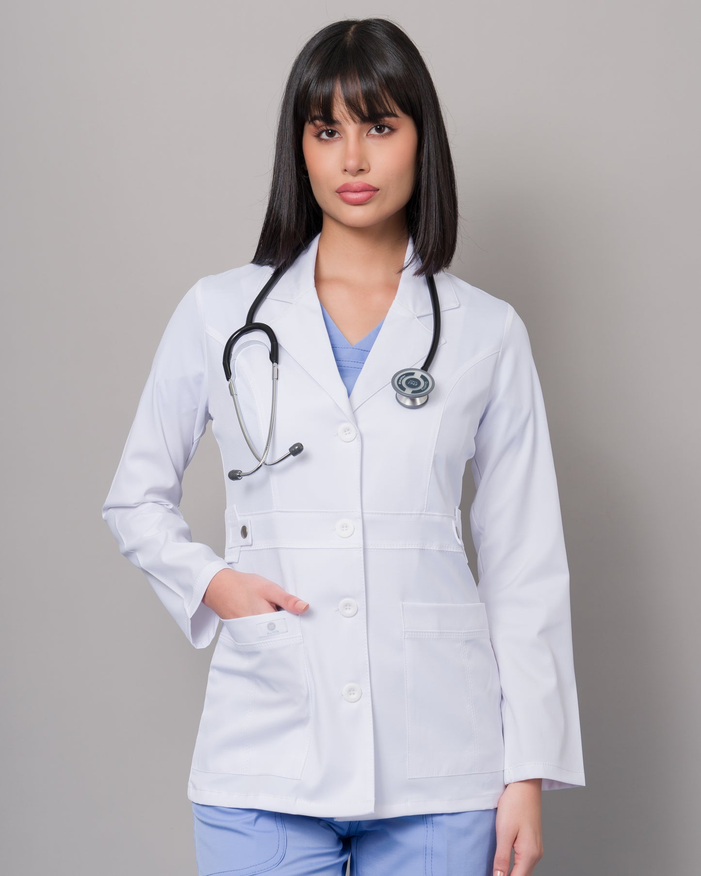 Bata Médica Allynta D-02 Blanco (mujer)