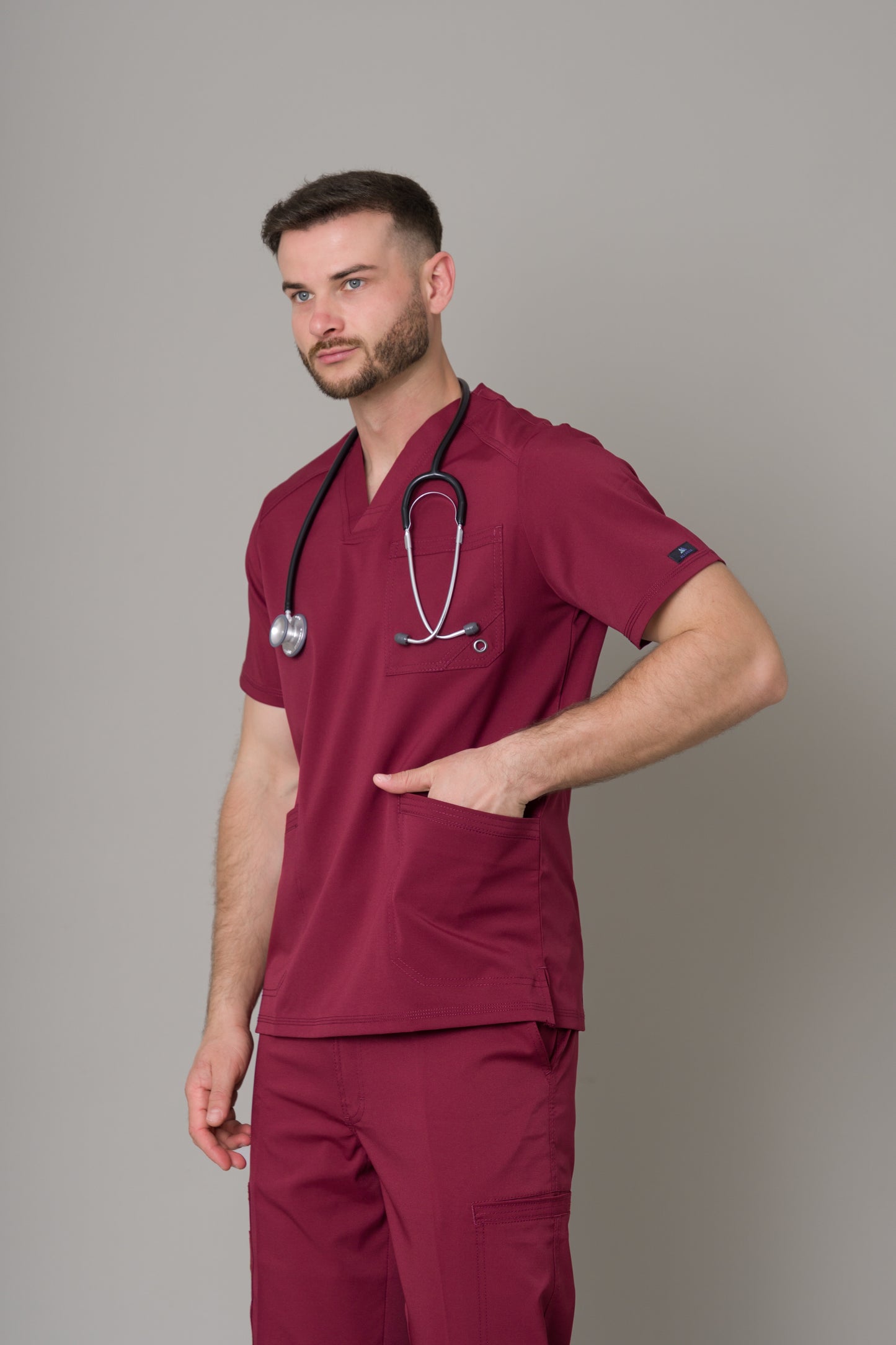 Scrub Allynta SV-01 Guinda - Chaqueta